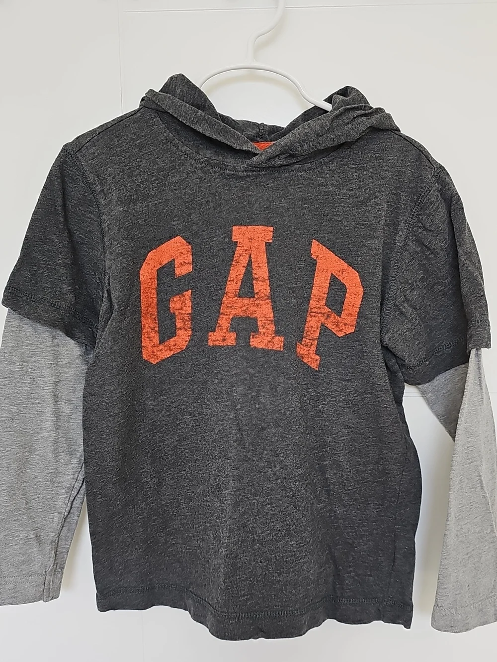 GAP Charcoal Grey Hoodie Tee w/ Orange Logo & Layered Light Gray Sleeves Sz S 6